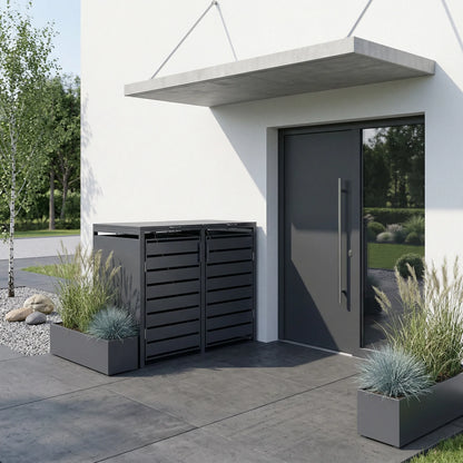 Mülltonnenbox 2er RAL 7016 neben Haustür – modernes Haus mit Ziergräsern und Blauschwingel