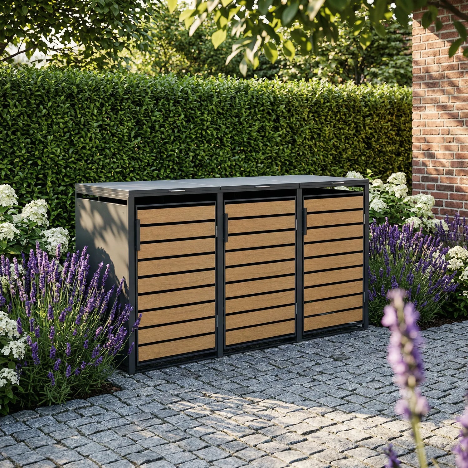 Mülltonnenbox Holzoptik vor Klinkerhaus mit Lavendel und Hecke – TREVANO Service und Kontakt